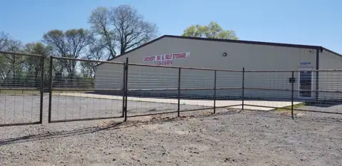 Storage Landing in Madisonville, TX