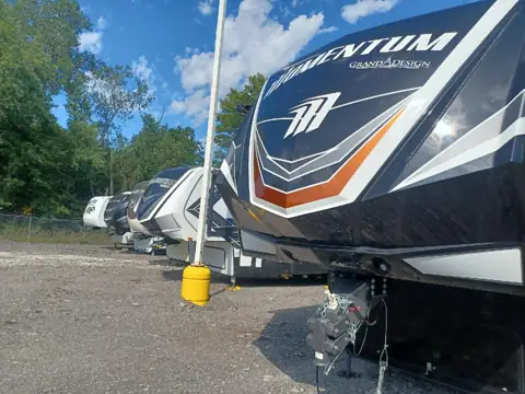 Lone Oak Rv Storage in Easton, KS