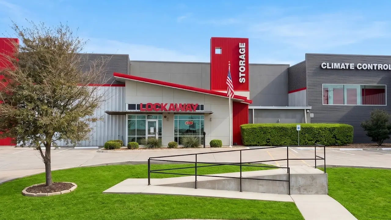 Lockaway Storage, RV storage in Converse