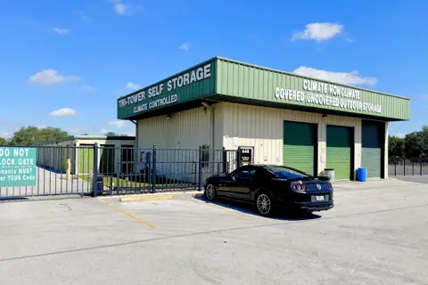 Tri-Tower Self Storage in Lake Wales, FL