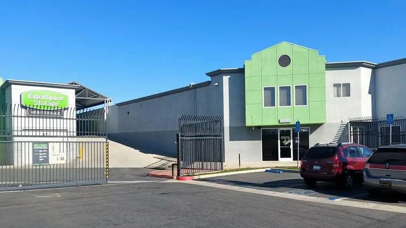 Extra Space Storage, RV storage in North Hollywood