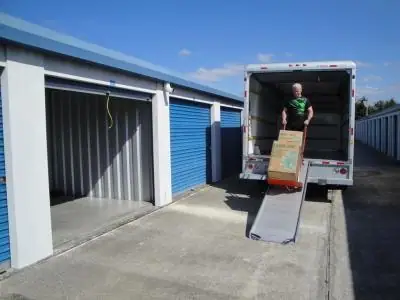 Self-Storage at U-Haul in West Dundee, IL