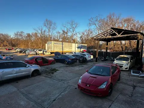 Rockwall Salvage & Towing in St. Louis, MO