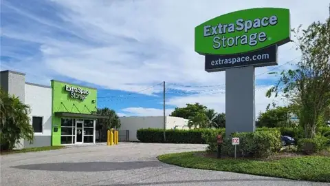 Extra Space Storage in West Palm Beach, FL