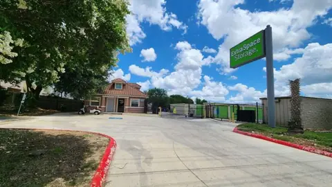 Extra Space Storage in San Antonio, TX