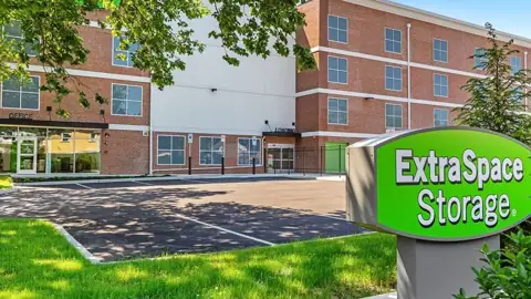 Extra Space Storage in Roslyn Heights, NY