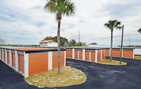 Storage Zone Self Storage and Business Centers in Lake Wales, FL