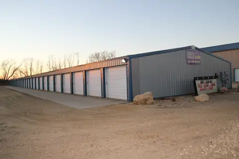 DeWitt Saber Storage photo 2