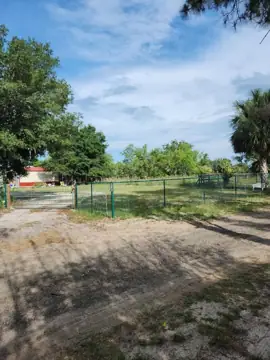 Rv and boat storage Discovery road in Tavares, FL