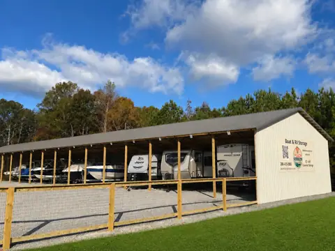 Peach Dock and Drive Boat and RV Storage in Clanton, AL