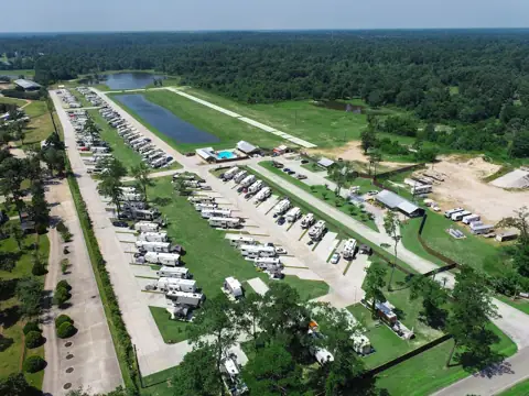 Royal Palms RV Resort in Magnolia, TX