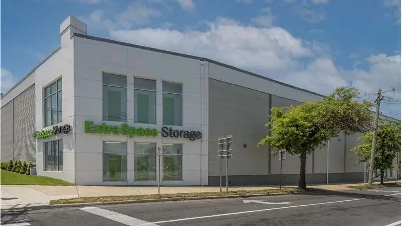 Extra Space Storage, RV storage in New Hyde Park