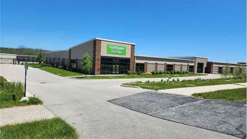 Extra Space Storage, RV storage in Brookfield