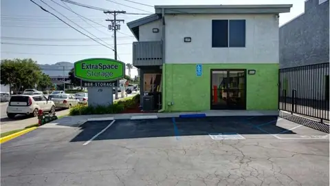 Extra Space Storage in Burbank, CA