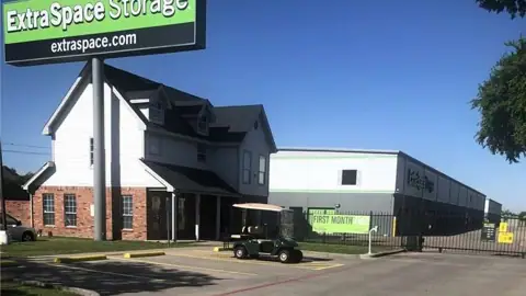 Extra Space Storage in Dallas, TX