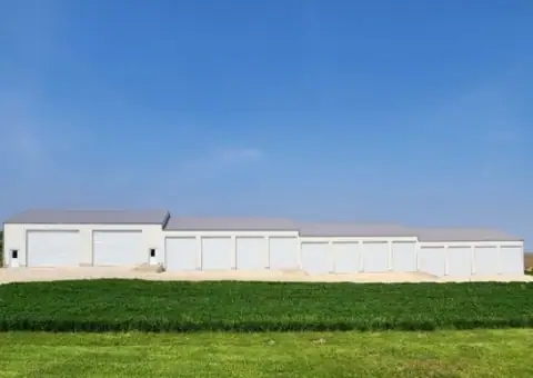 Big Door Storage in Manchester, IA