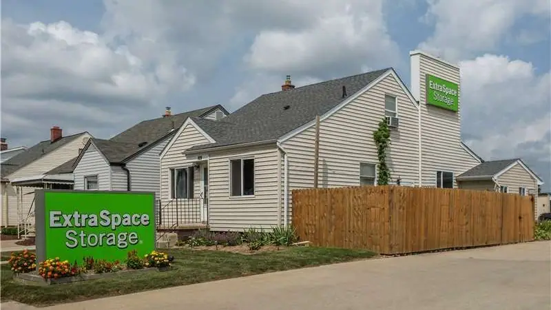 Extra Space Storage, RV storage in Lincoln Park