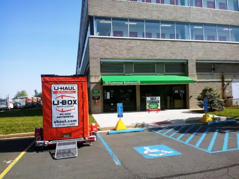 Self-Storage at U-Haul in Herndon, VA