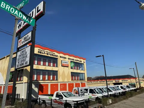 Self-Storage at U-Haul in Newark, NJ