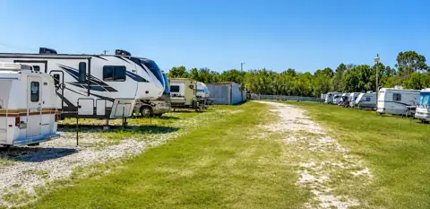 Deep Root Self Storage in Dickinson, TX