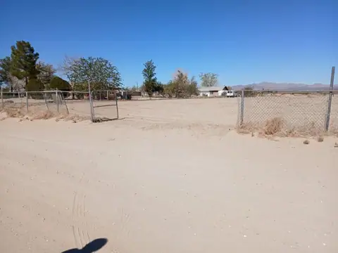 Pearl Rd RV and Car Storage in Lucerne Valley, CA