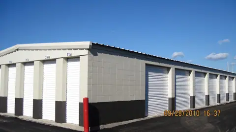 Lewis Mini Storage - A BinTris Managed Property in South Haven, MI