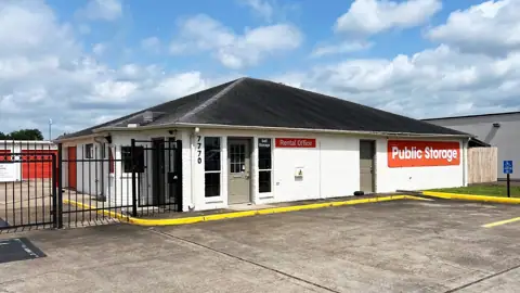 Public Storage in Houston, TX