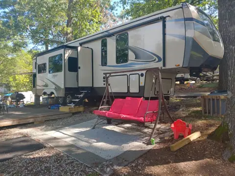 General Lee Marina & Campground in Cropwell, AL