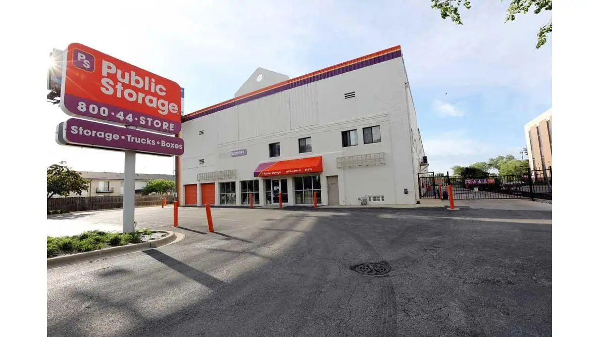 Public Storage, RV storage in Des Plaines
