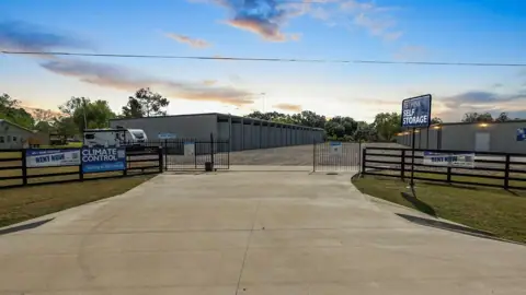 Rethink Self Storage in Hamshire, TX