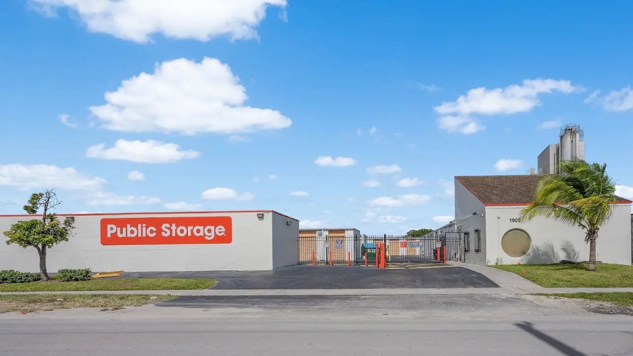 Public Storage, RV storage in North Miami