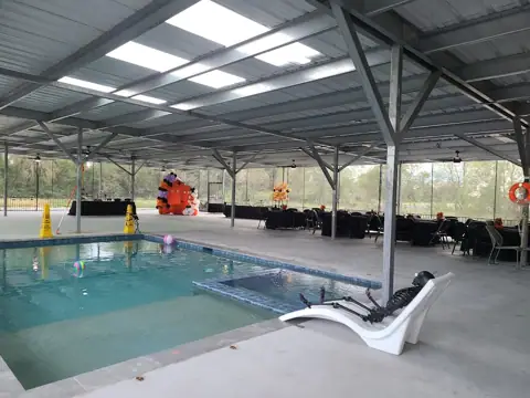 CR 192 RV & BOAT STORAGE in Alvin, TX