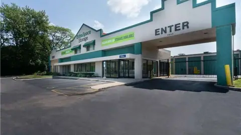 Extra Space Storage in Mundelein, IL