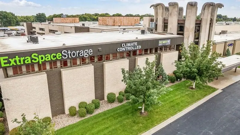 Extra Space Storage, RV storage in Lenexa