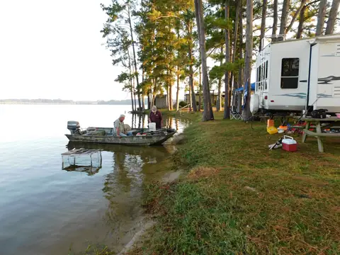 Flat Creek Marina and RV Camping in Chandler, TX