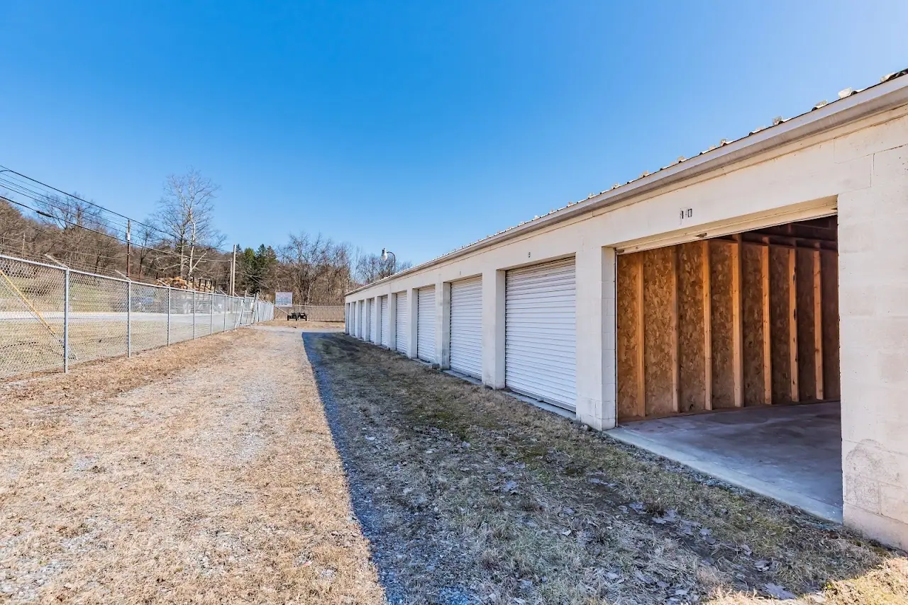 Dauphin Mini Storage, RV storage in Dauphin