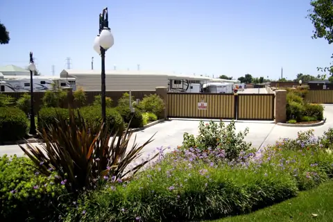 Derrel's Mini Storage in Bakersfield, CA