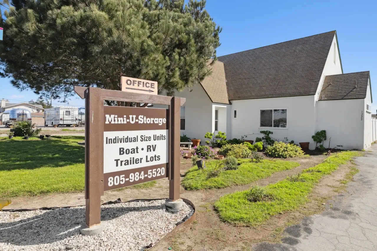 Mini-U-Storage, RV storage in Oxnard