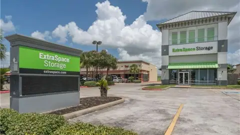 Extra Space Storage in Pearland, TX