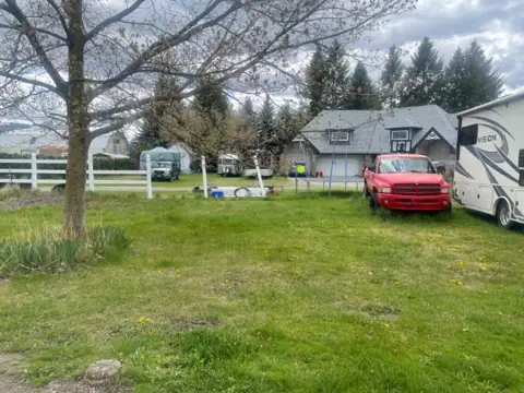 North Garry Road RV/Boat Storage in Otis Orchards, WA