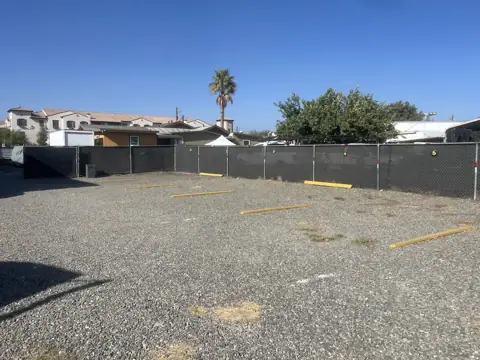 Valley Blvd Rv and truck storage in Bloomington, CA