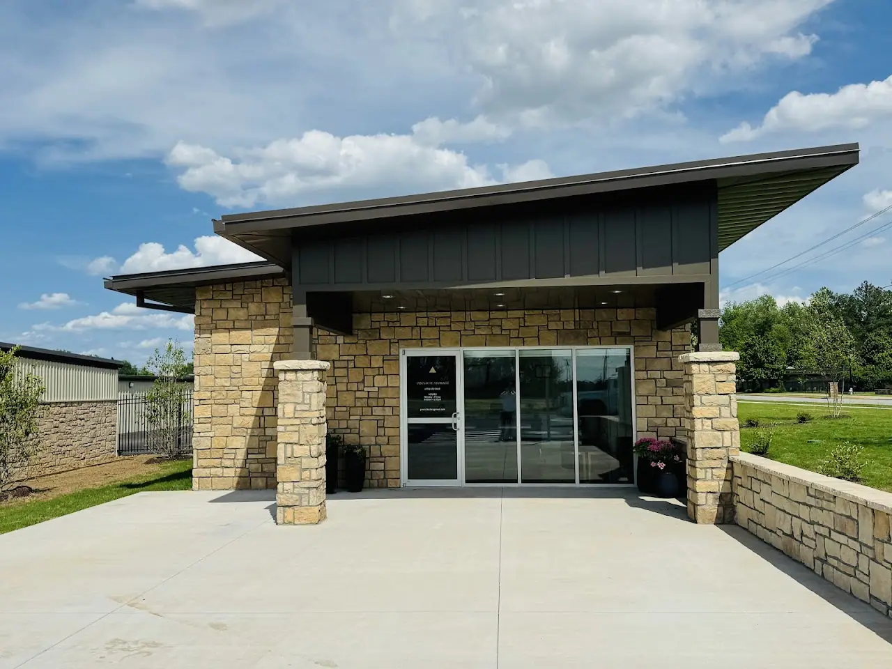 Pinnacle Storage, RV storage in Rogers