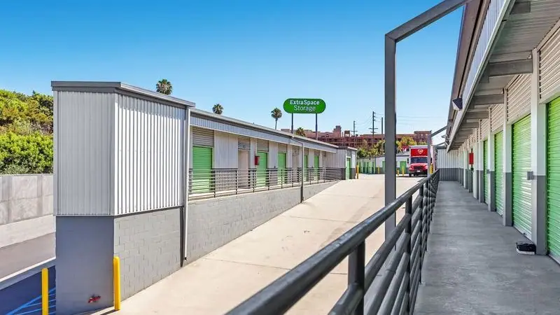 Extra Space Storage, RV storage in Los Angeles