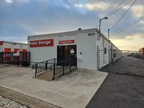 Public Storage photo 2