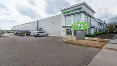 Extra Space Storage in Skokie, IL
