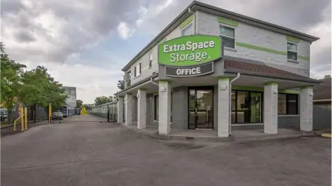 Extra Space Storage in Metairie, LA