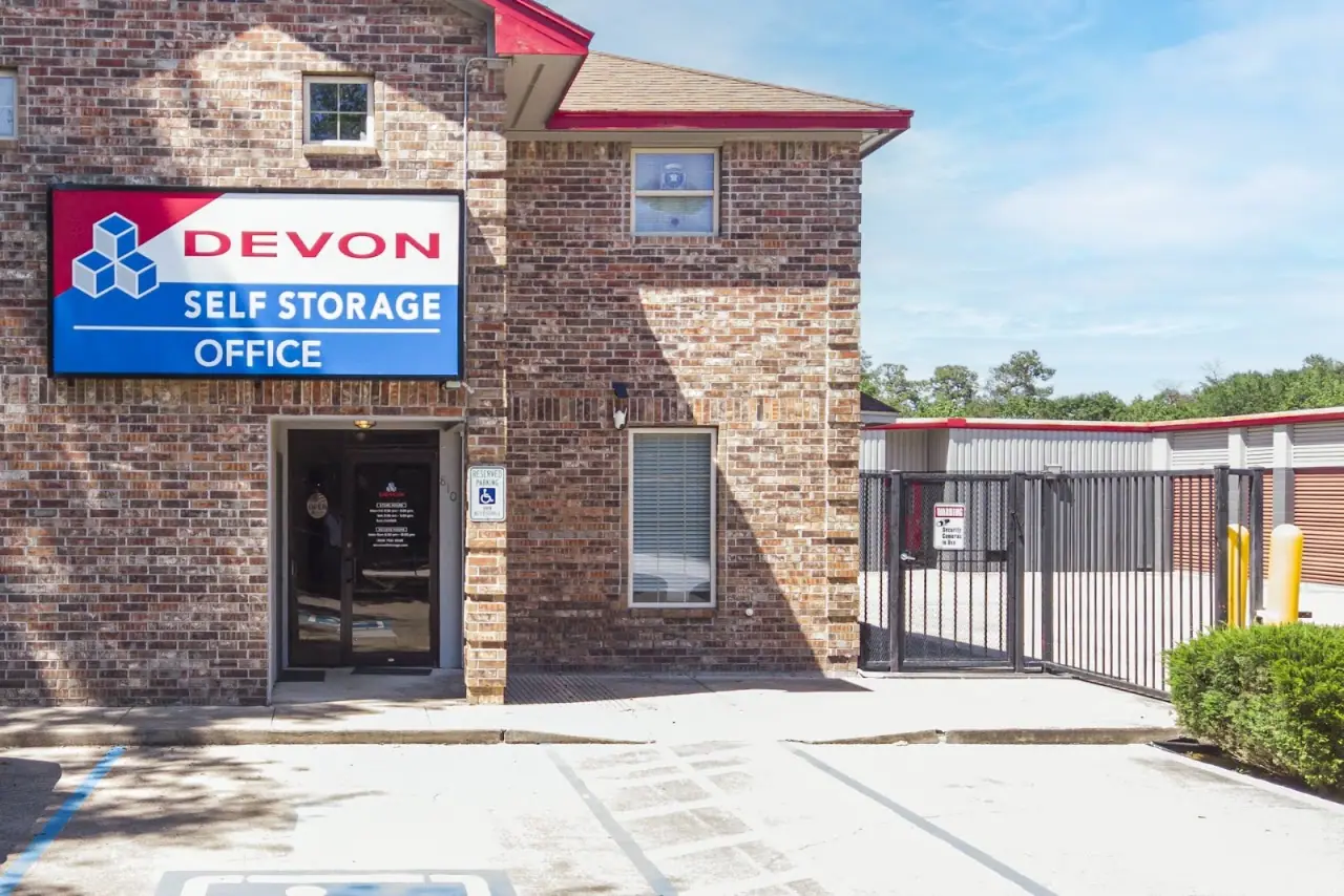 Devon Self Storage Conroe, Texas, RV storage in Conroe