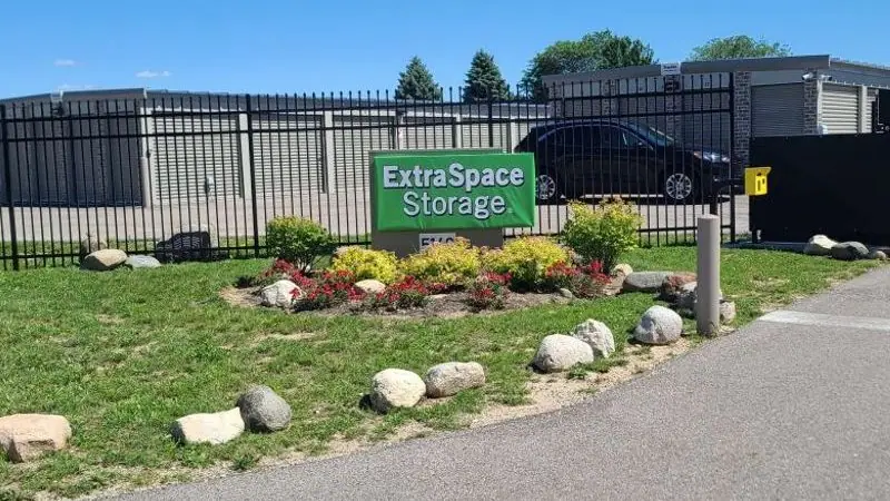 Extra Space Storage, RV storage in McHenry
