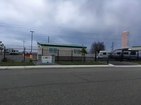 Thompson RV storage photo 3