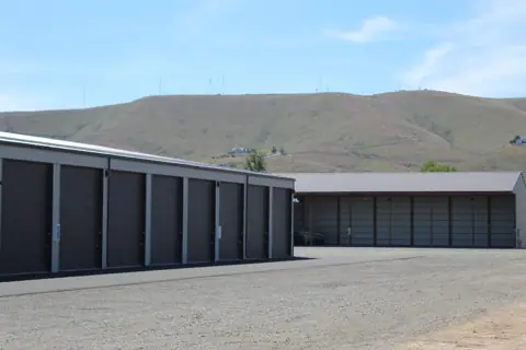 The Garages photo 2